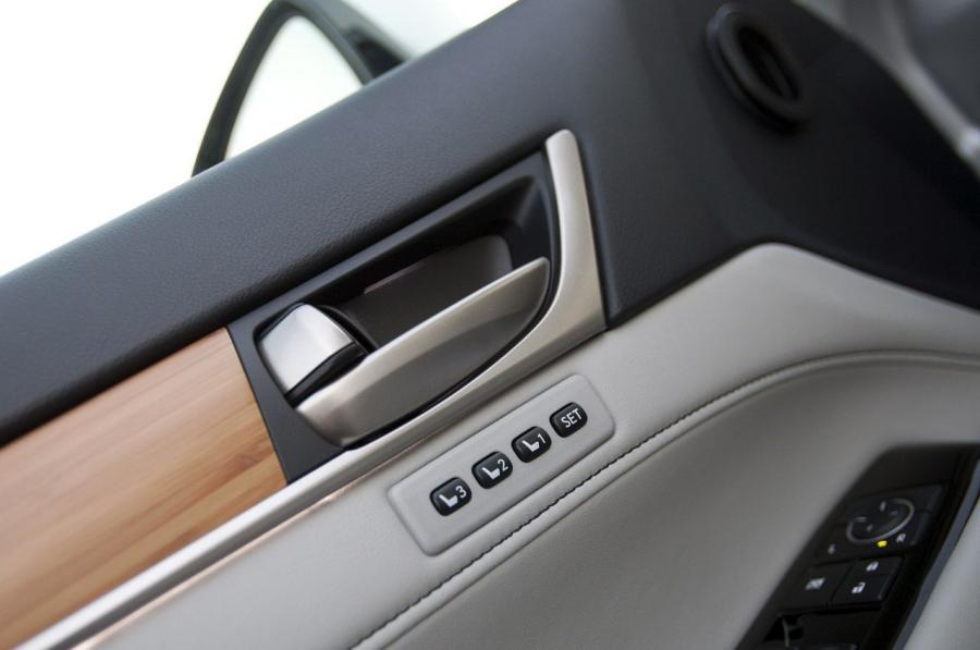  Lexus GS450h 2011 года  (фото 144 из 208)